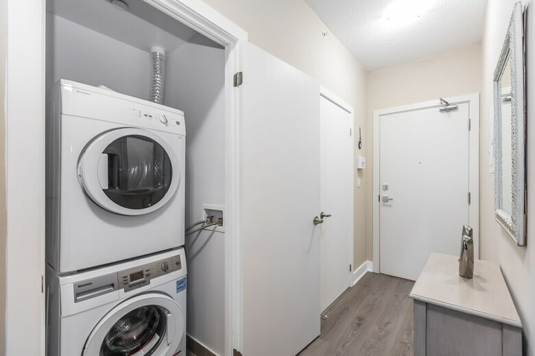 Apartamentos Exquisite Luxury 1 Bedroom + Den With Parking