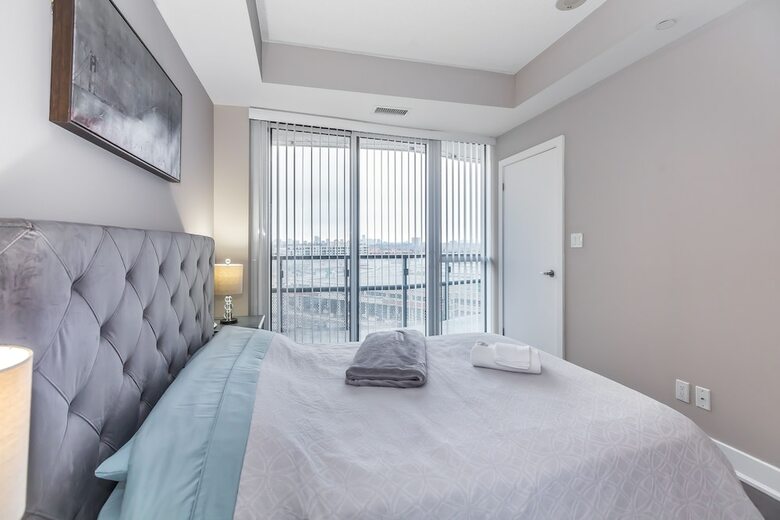Apartamentos Exquisite Luxury 1 Bedroom + Den With Parking