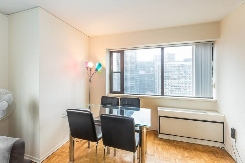 Spacious 1 Br Apartment Of Downtown Toronto III