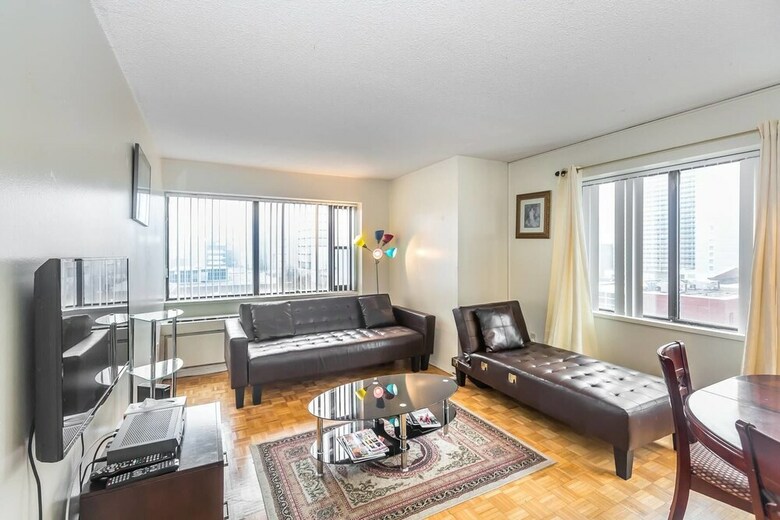 Spacious 1 Br Apartment Of Downtown Toronto III