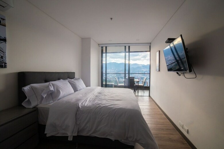 Hotel Class Suites By Colclick