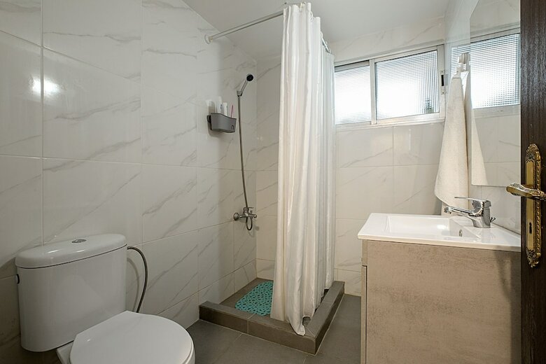 Hostal White Hostel