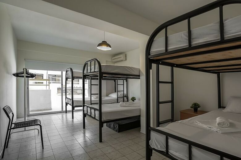 Hostal White Hostel