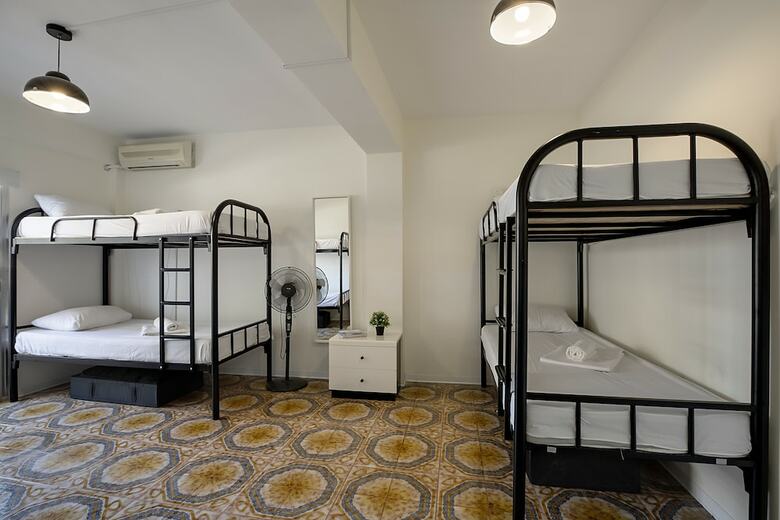 Hostal White Hostel