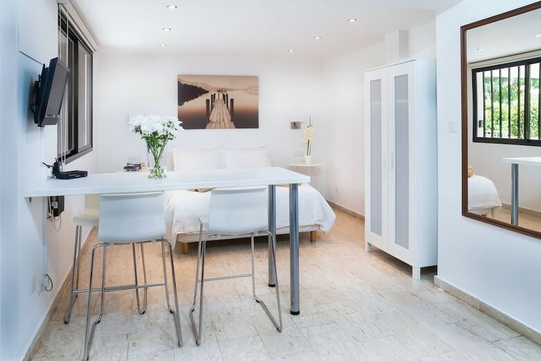 Silver Apartment
