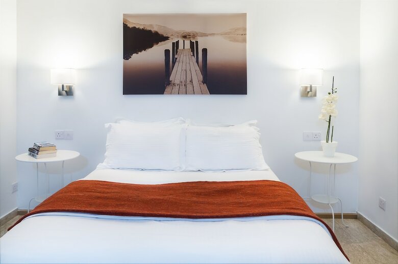 Silver Apartment