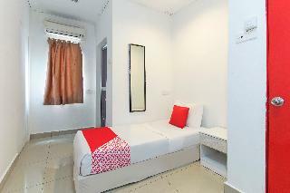 Oyo 304 Zero Hour Hotel