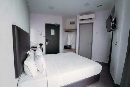 B Lot Hotel