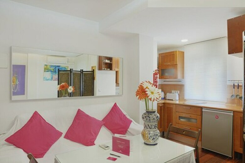 Apartamentos Caleta Homes- Malagueta Beach