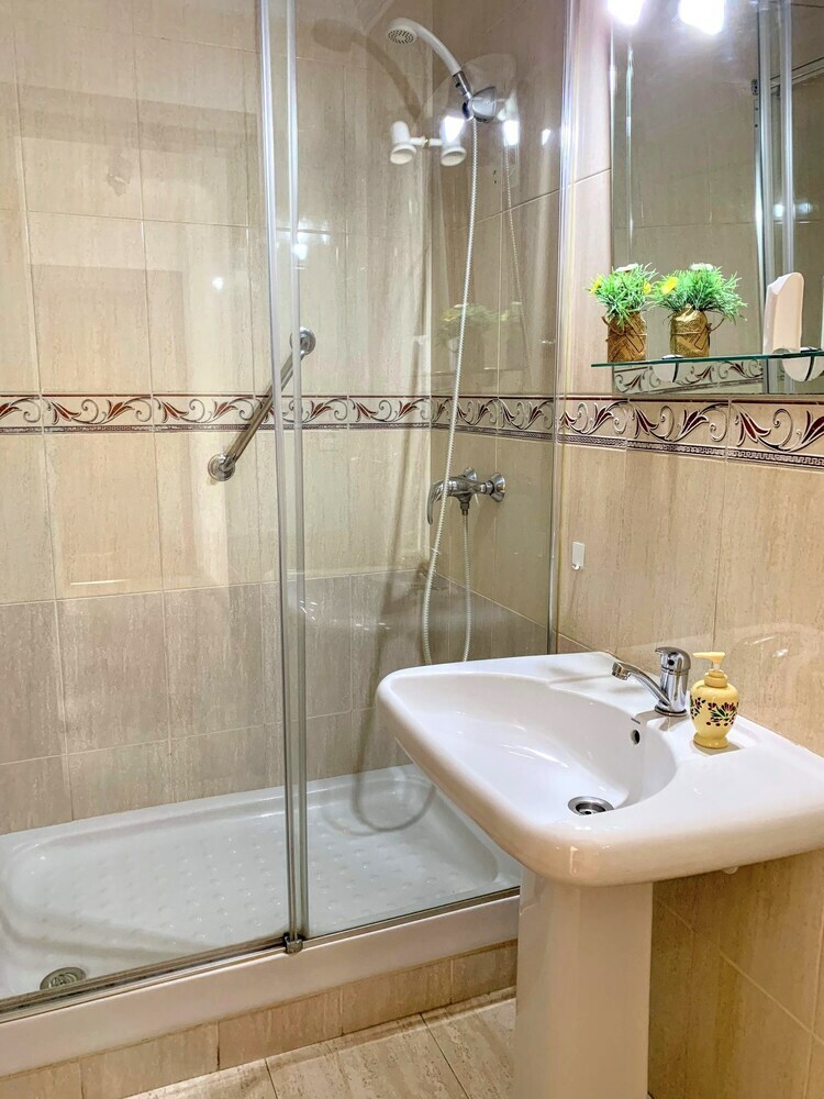 Apartamentos Homely Malaga Victoria Parking Privado