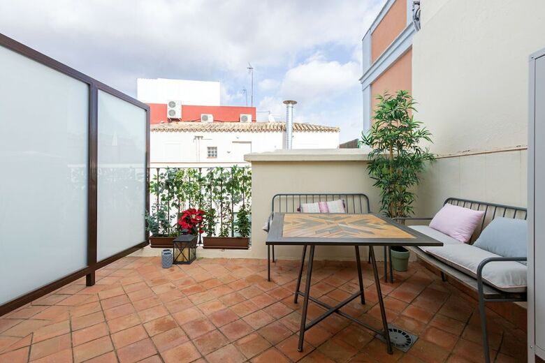 Apartamentos Lumbreras Deluxe Suite By Valcambre
