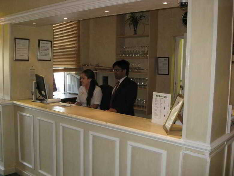 Hotel Croydon Court