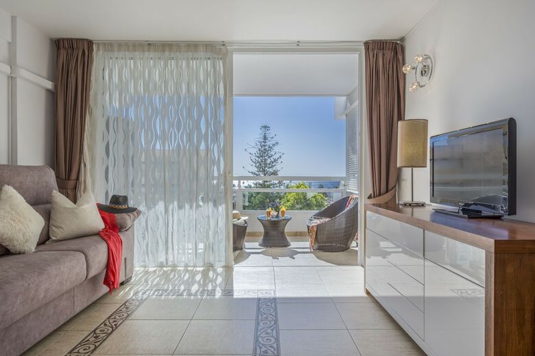 307. Bright Apartment, Sea View, Wifi, Air Conditioning!