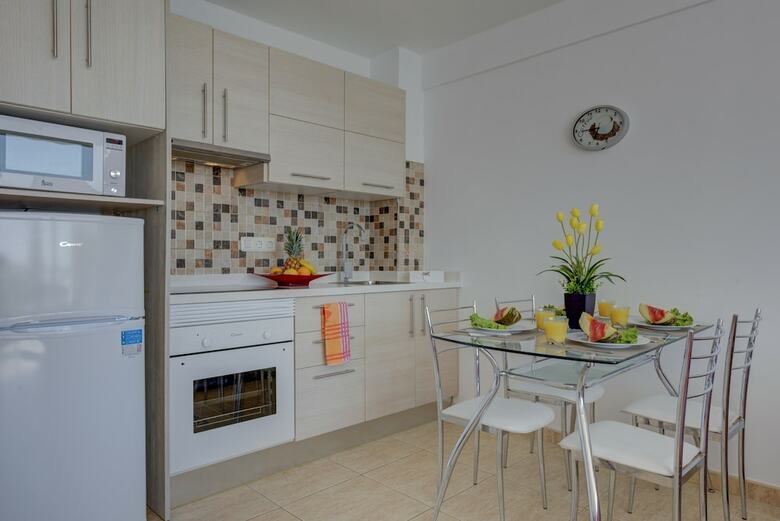 307. Bright Apartment, Sea View, Wifi, Air Conditioning!