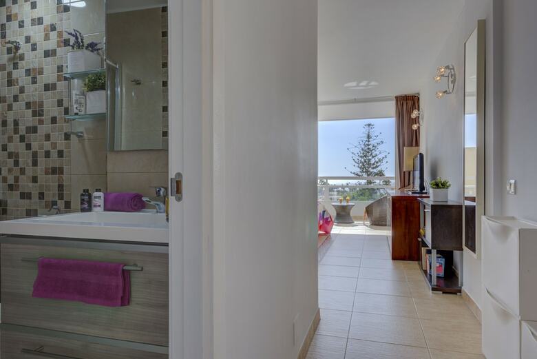 307. Bright Apartment, Sea View, Wifi, Air Conditioning!