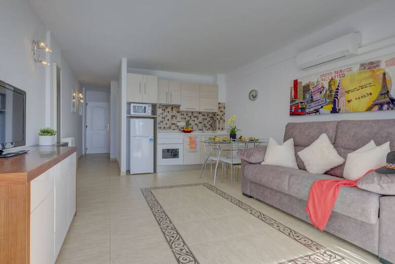 307. Bright Apartment, Sea View, Wifi, Air Conditioning!