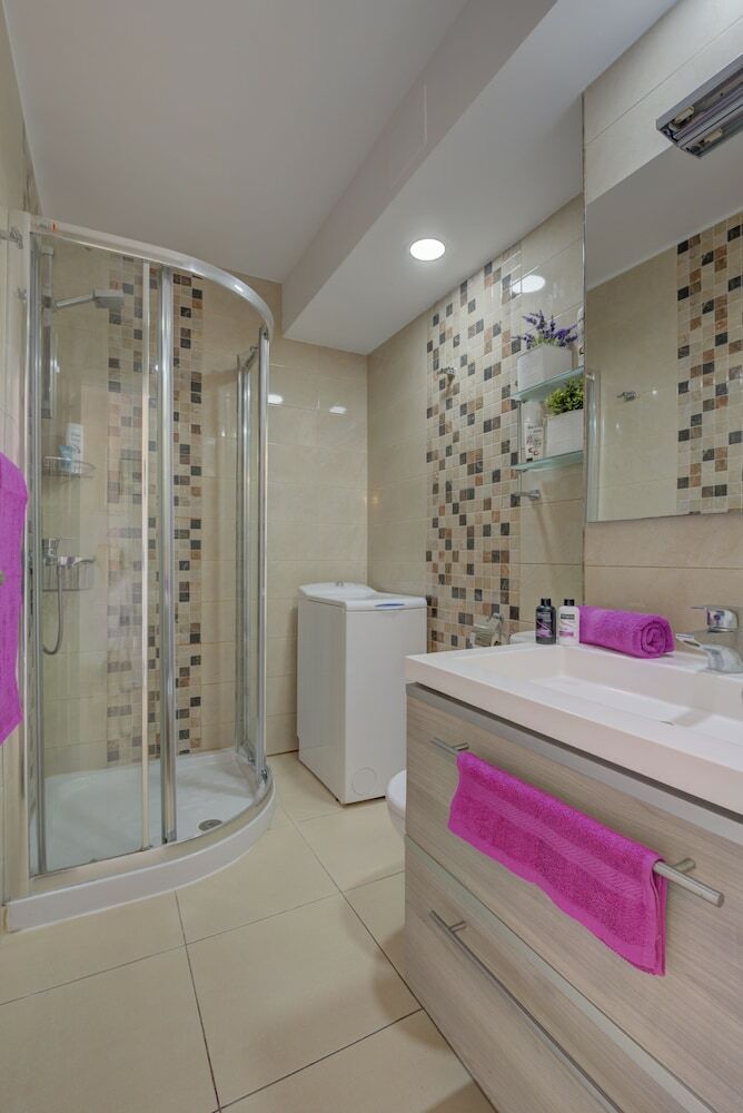 307. Bright Apartment, Sea View, Wifi, Air Conditioning!
