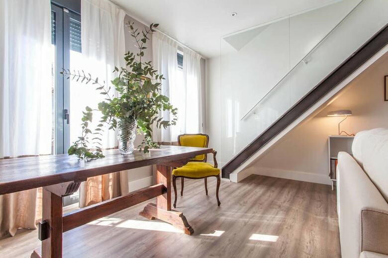 Sevilla Alquila Amplios Apartamentos Duplex En San Bernardo