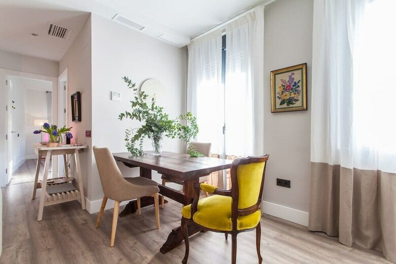 Sevilla Alquila Amplios Apartamentos Duplex En San Bernardo