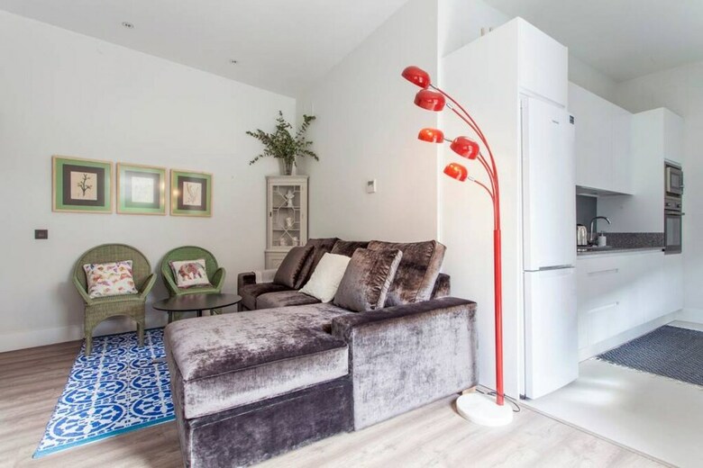 Sevilla Alquila Amplios Apartamentos Duplex En San Bernardo