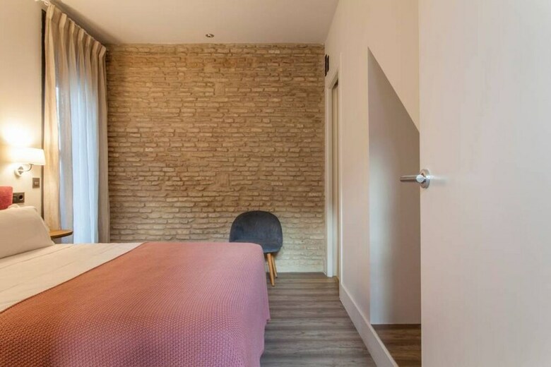 Sevilla Alquila Amplios Apartamentos Duplex En San Bernardo
