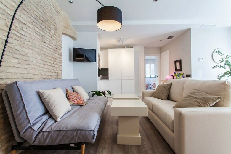 Sevilla Alquila Amplios Apartamentos Duplex En San Bernardo