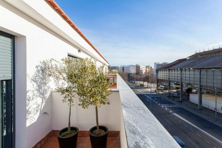 Sevilla Alquila Amplios Apartamentos Duplex En San Bernardo