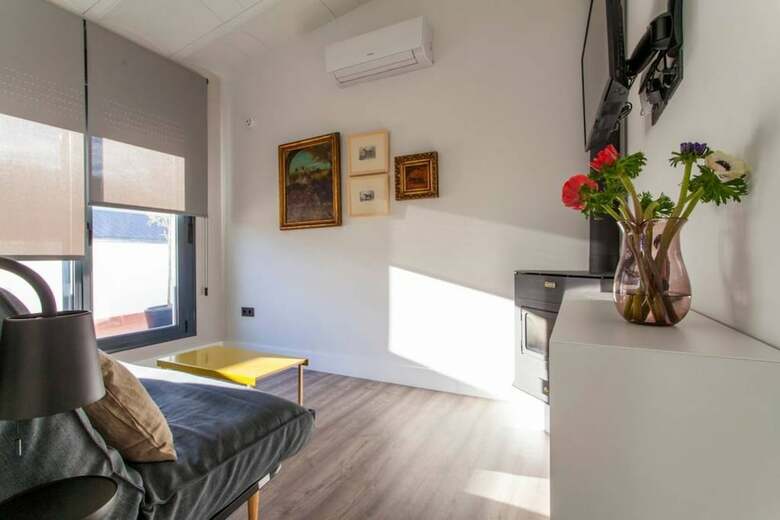 Sevilla Alquila Amplios Apartamentos Duplex En San Bernardo