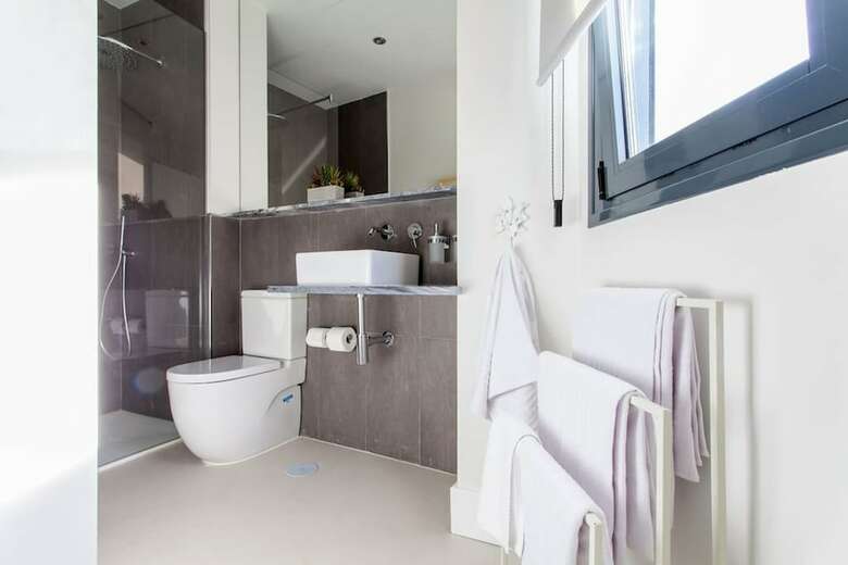 Sevilla Alquila Amplios Apartamentos Duplex En San Bernardo