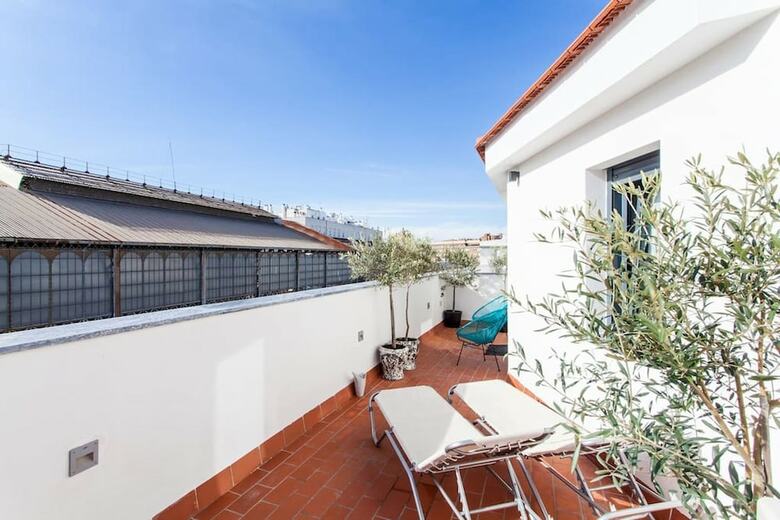 Sevilla Alquila Amplios Apartamentos Duplex En San Bernardo