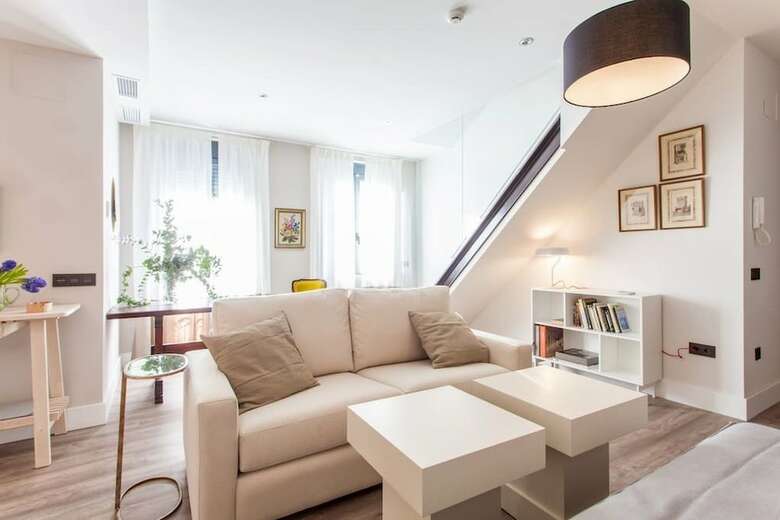 Sevilla Alquila Amplios Apartamentos Duplex En San Bernardo