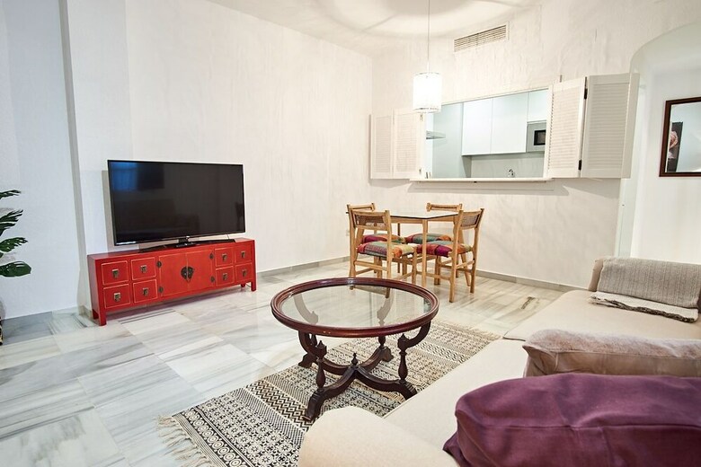 Apartamentos Monsalves Courtyard By Valcambre
