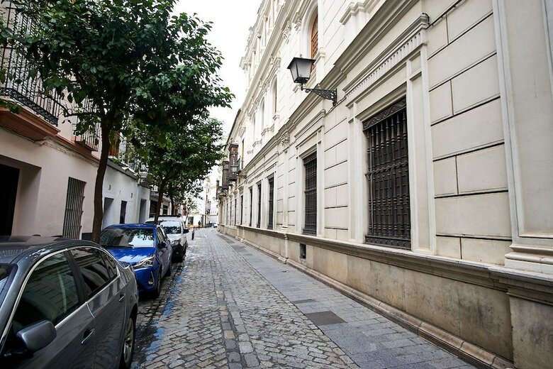 Apartamentos Monsalves Courtyard By Valcambre