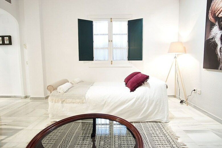 Apartamentos Monsalves Courtyard By Valcambre