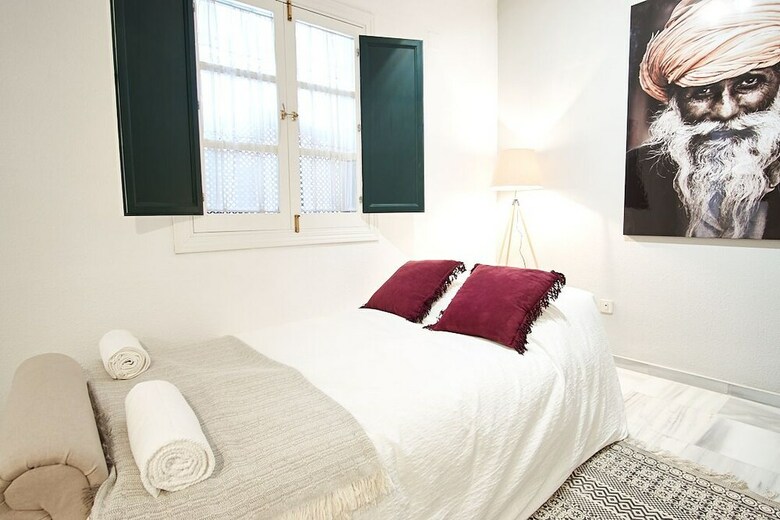 Apartamentos Monsalves Courtyard By Valcambre