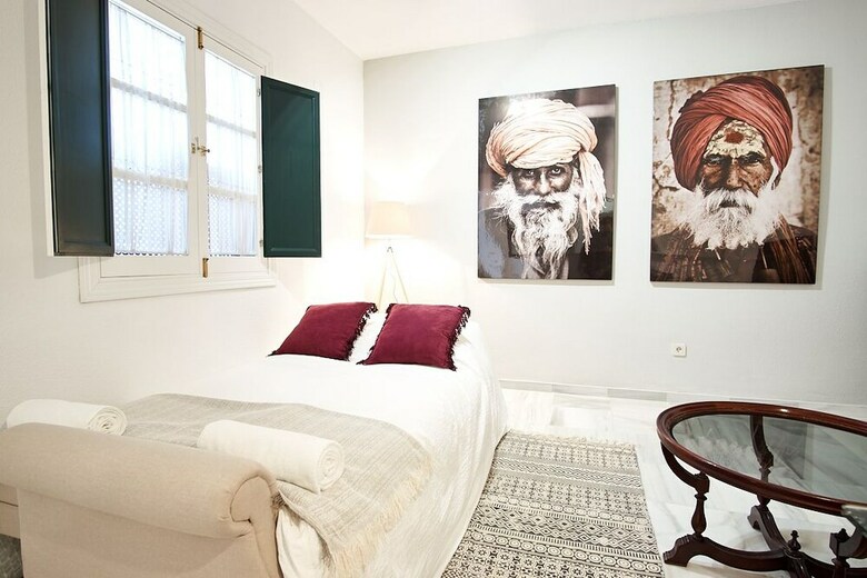 Apartamentos Monsalves Courtyard By Valcambre