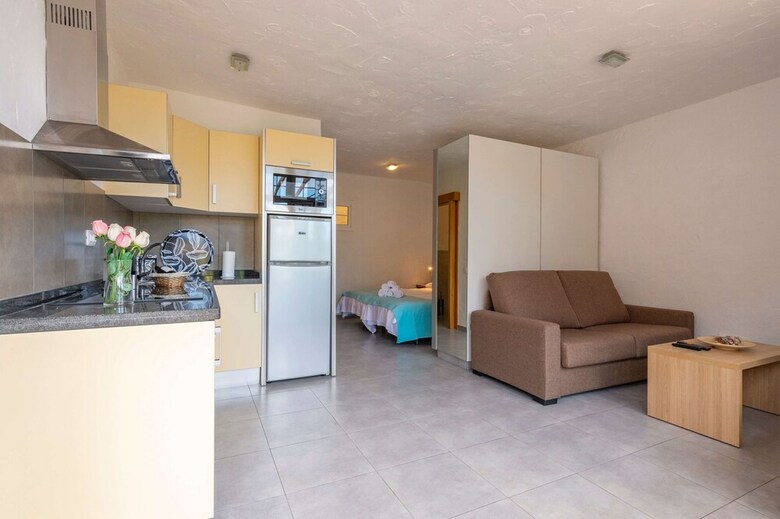 Casa de Vacaciones Con Piscina Compartida En Mog�n I