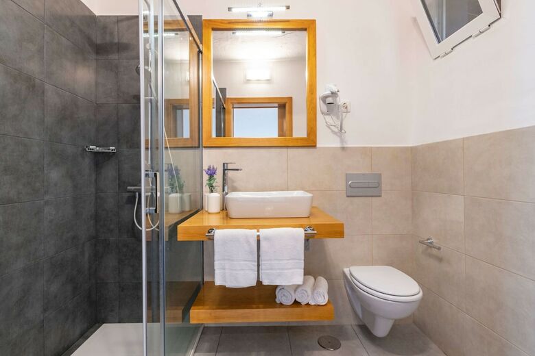 Casa de Vacaciones Con Piscina Compartida En Mog�n I