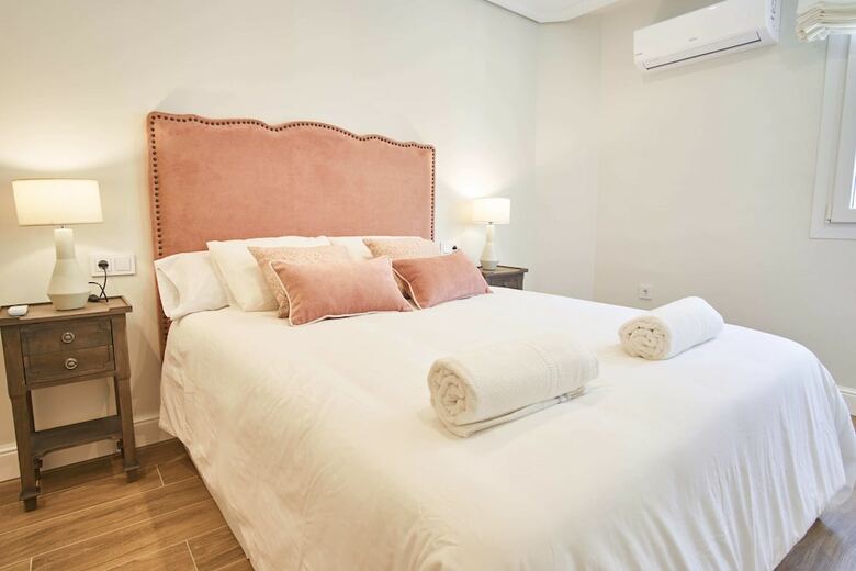 Apartamentos Arjona Riverside Deluxe By Valcambre