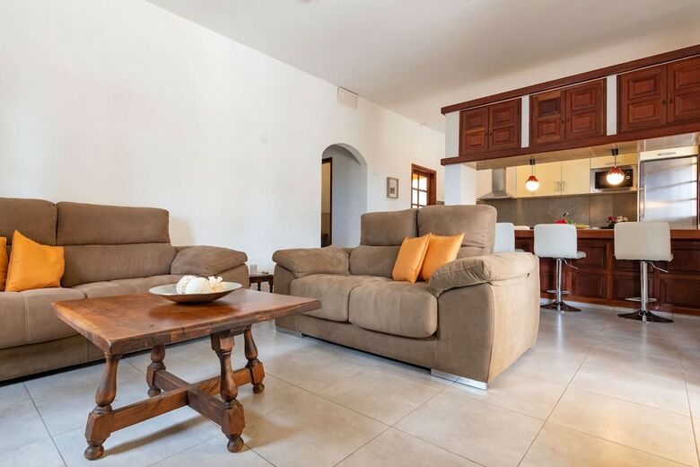 Casa de Vacaciones Con Piscina Compartida En Mog�n IV
