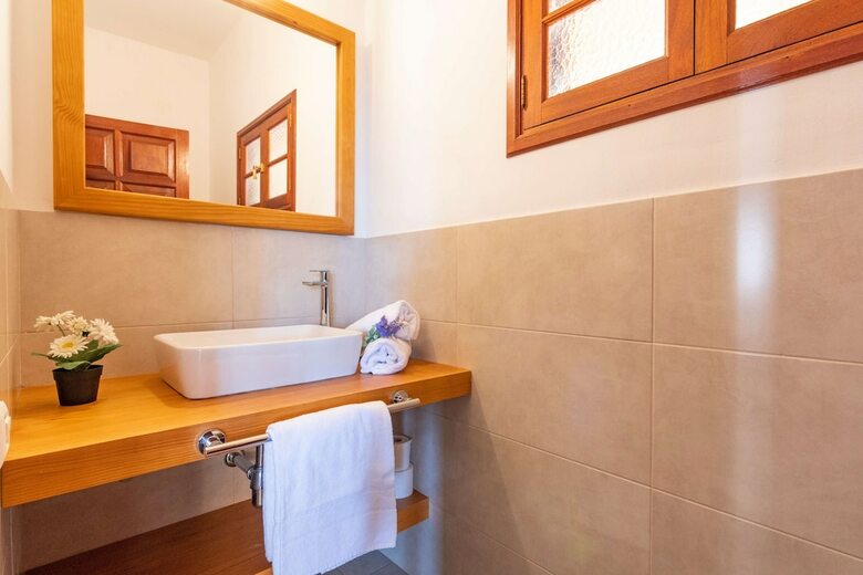 Casa de Vacaciones Con Piscina Compartida En Mog�n IV