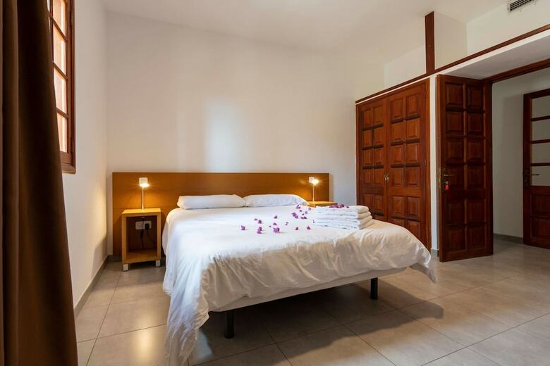 Casa de Vacaciones Con Piscina Compartida En Mog�n IV