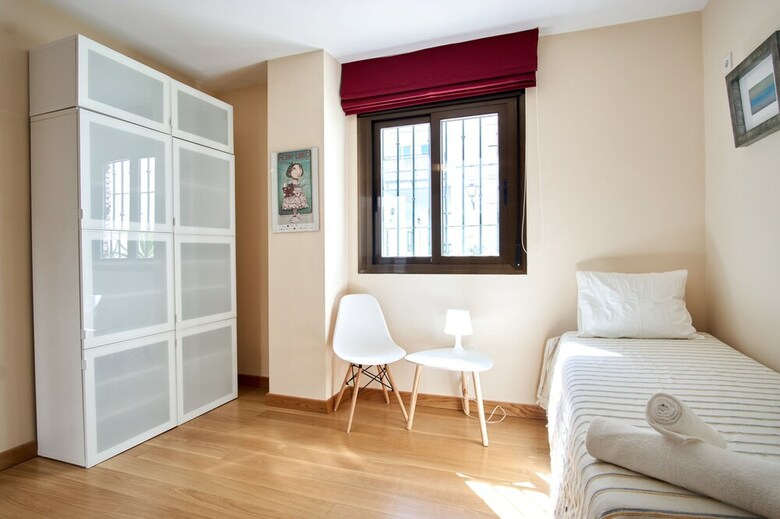 Apartamentos Rodrigo Triana Courtyard By Valcambre