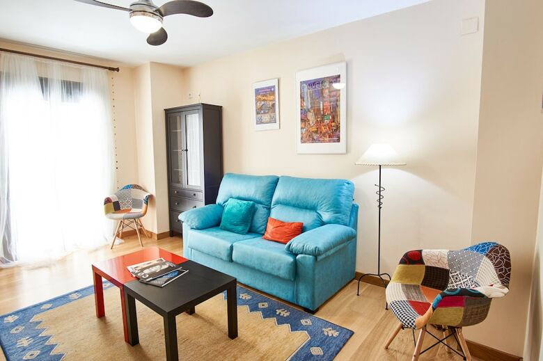 Apartamentos Rodrigo Triana Courtyard By Valcambre