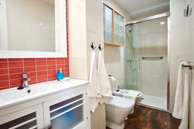Apartamentos Rodrigo Triana Courtyard By Valcambre