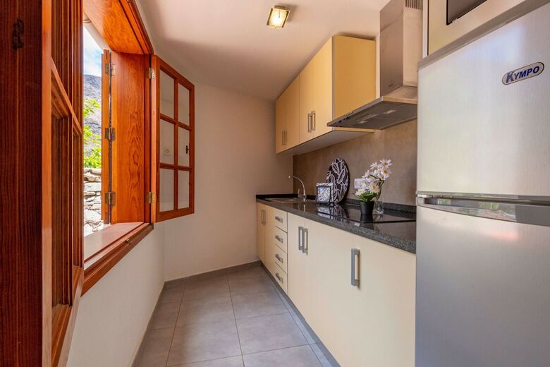 Casa de Vacaciones Con Piscina Compartida En Mog�n II