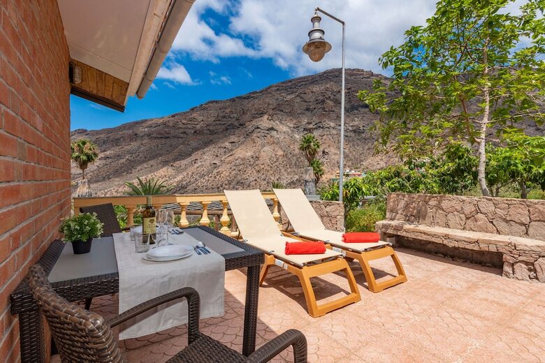 Casa de Vacaciones Con Piscina Compartida En Mog�n II