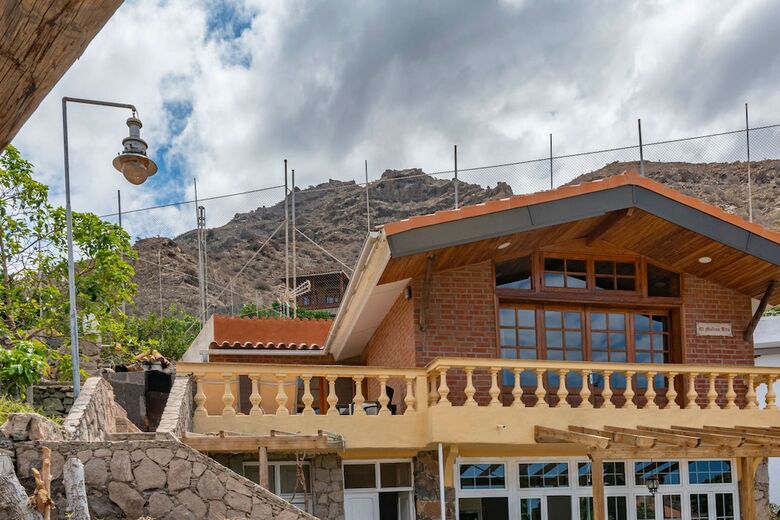 Casa de Vacaciones Con Piscina Compartida En Mog�n II