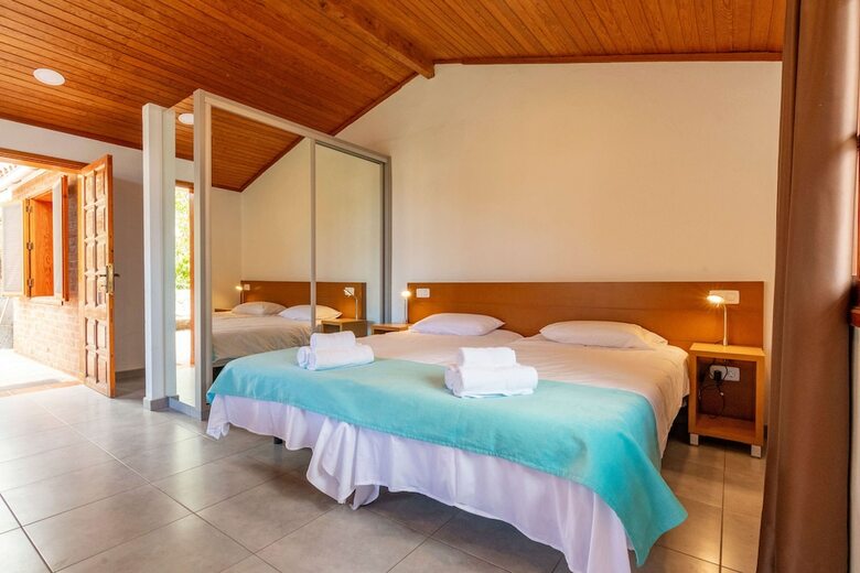 Casa de Vacaciones Con Piscina Compartida En Mog�n II