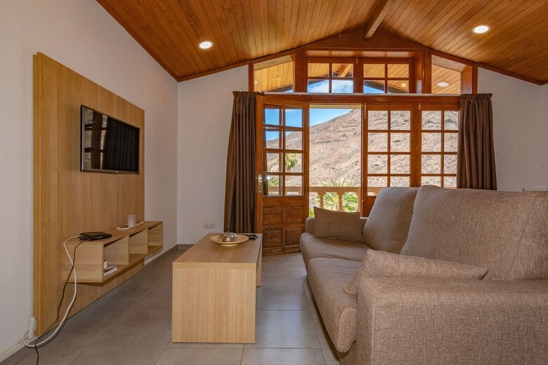 Casa de Vacaciones Con Piscina Compartida En Mog�n II